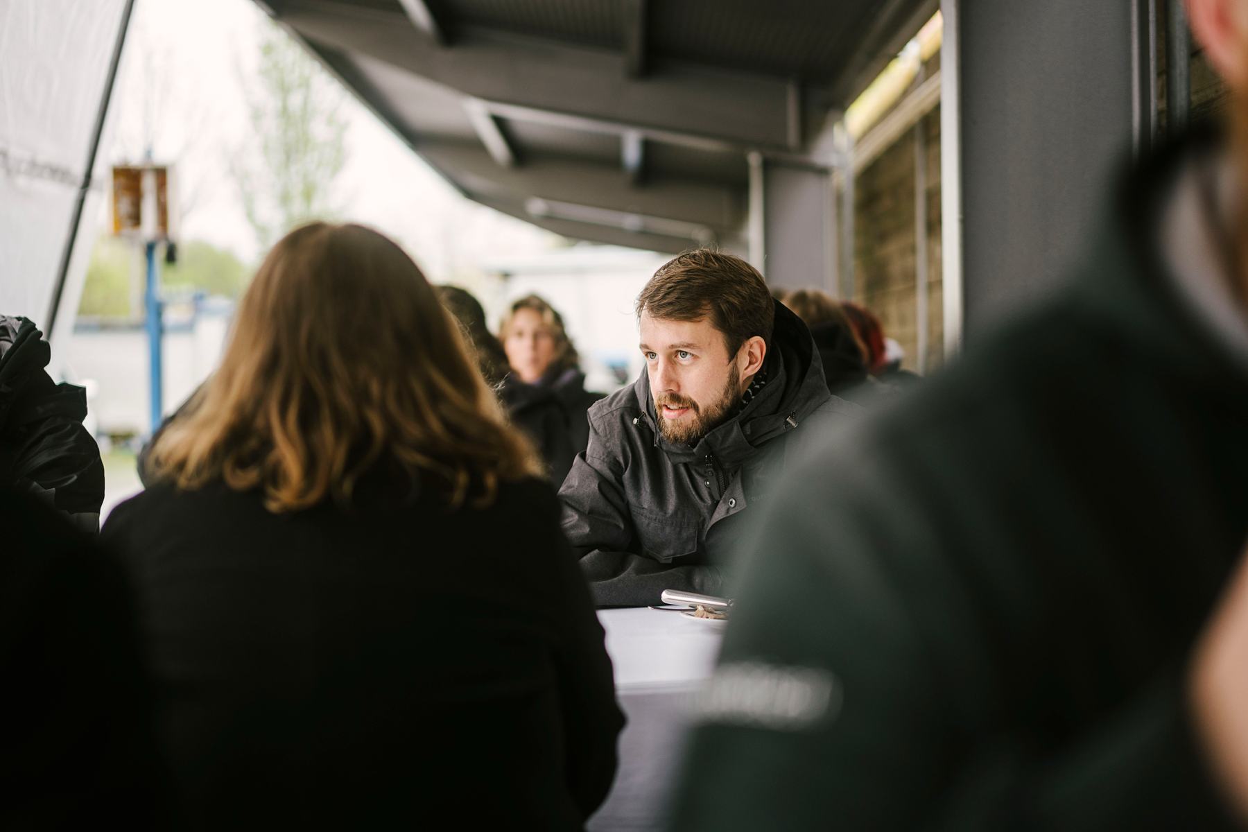 Kollegen beim gemeinsamen Essen