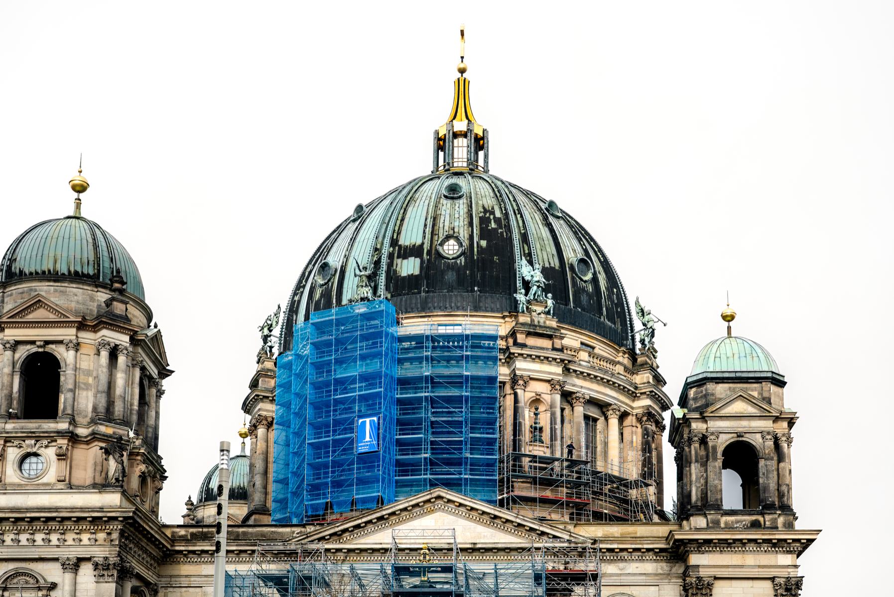 Eingerüstete Kuppel des Berliner Doms